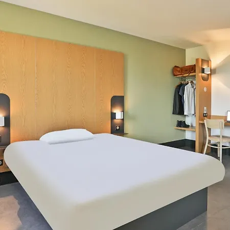 La Roche-sur-yon 2* Mouilleron-le-Captif