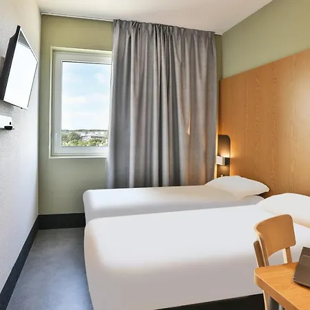 La Roche-sur-yon 2* Mouilleron-le-Captif