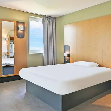 La Roche-sur-yon 호텔 2*