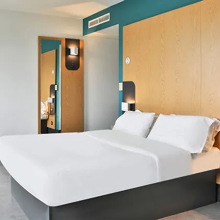 La Roche-sur-yon Hotel 2*