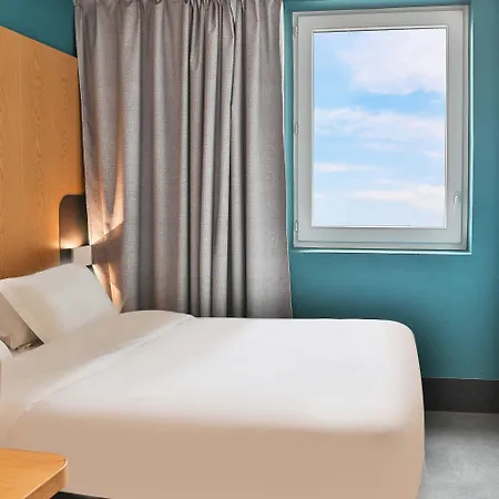 Hotel La Roche-sur-yon 2*