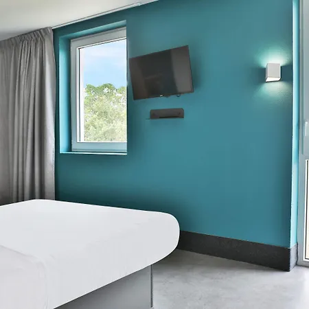 La Roche-sur-yon 2* Mouilleron-le-Captif