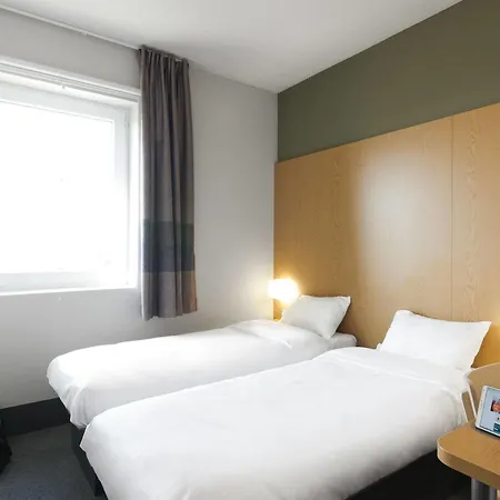 La Roche-sur-yon Hotel 2*