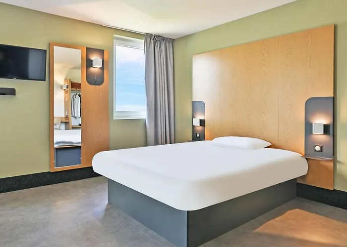 La Roche-sur-yon Hotel 2*