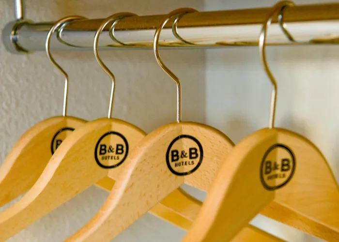 La Roche-sur-yon 2* ميورو لو كابْتيفْ