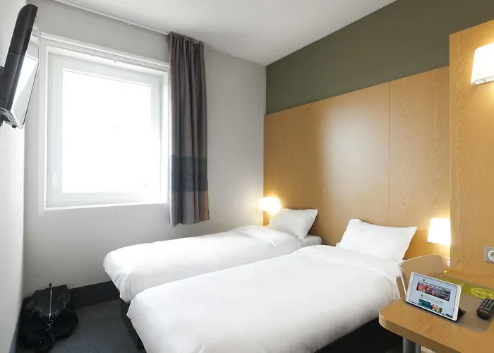 La Roche-sur-yon Hotel 2*